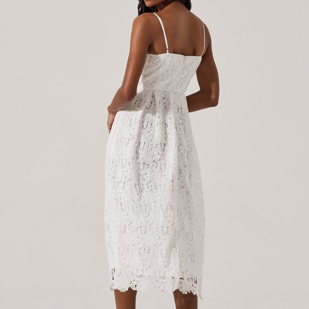 Astr White Flowery Lace Midi Dress Size Medium Nwot, Has One Very Small Flaw - Picture 3 of 16